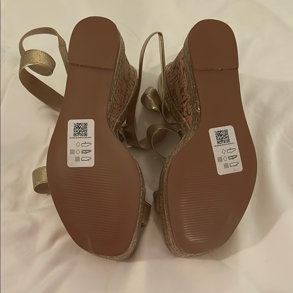 ASOS Design Trinity Elastic Strappy Gold Wedge Sandals - Picture 6 of 6